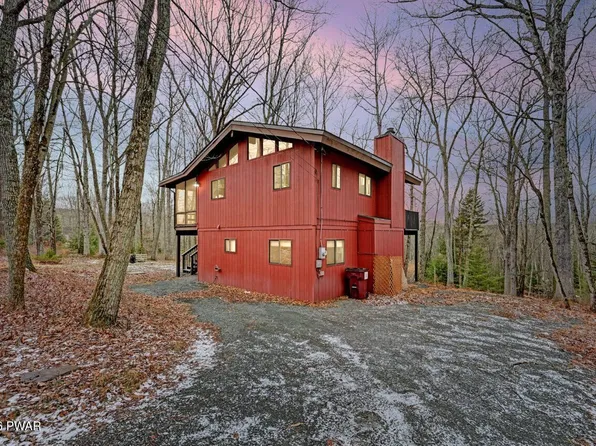 312 Surrey Dr, Lords Valley, PA 18428