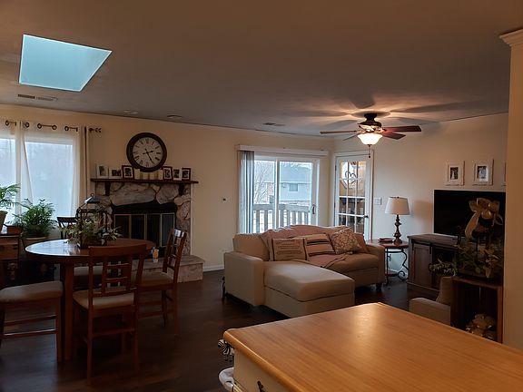 3rd image of 1549 W Stonehenge Dr
