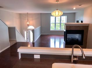 2303 Neubauer Cir, Lindenhurst, IL 60046