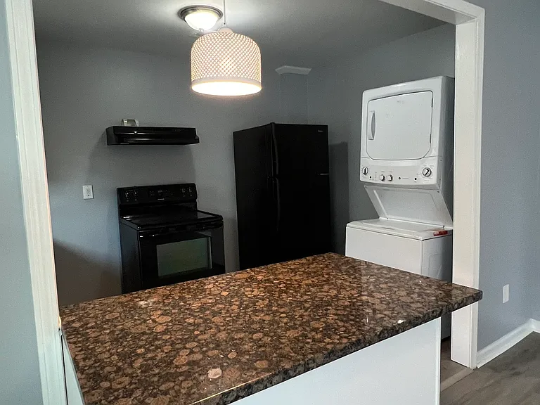 305 W Oak St #B — Photo 17
