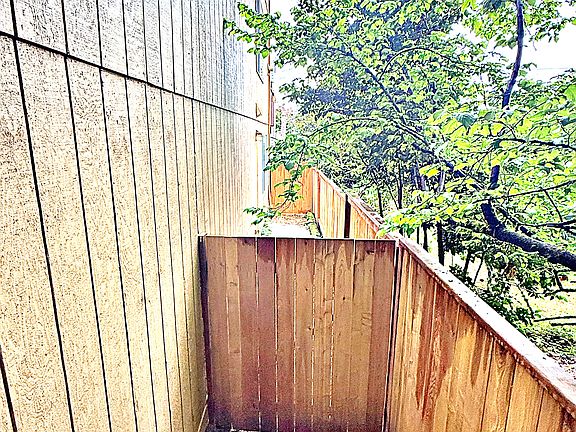 4th image of 6218 SW View Point Ter #B