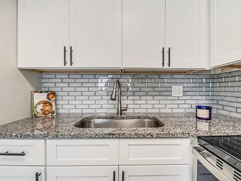 211 Woodmere Blvd — Photo 6