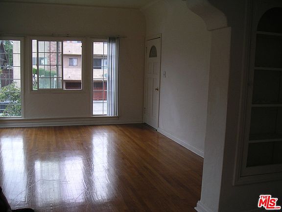 4th image of 413 N Serrano Ave