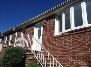 370 Gorge Rd, Cliffside Park, NJ 07010