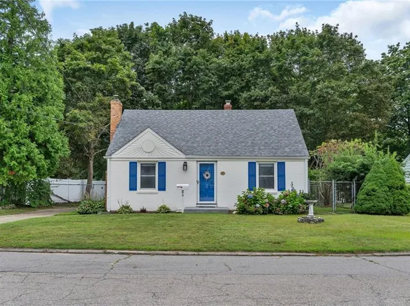 64 King Phillip Dr, North Kingstown, RI 02852