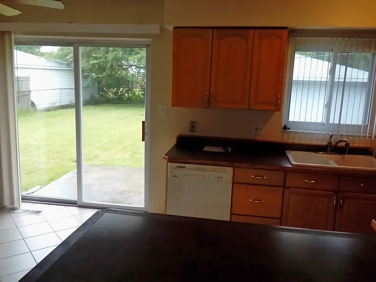 4627 Stratford Dr — Photo 3
