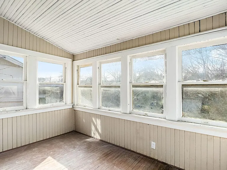 737 Bedford Ave — Photo 9