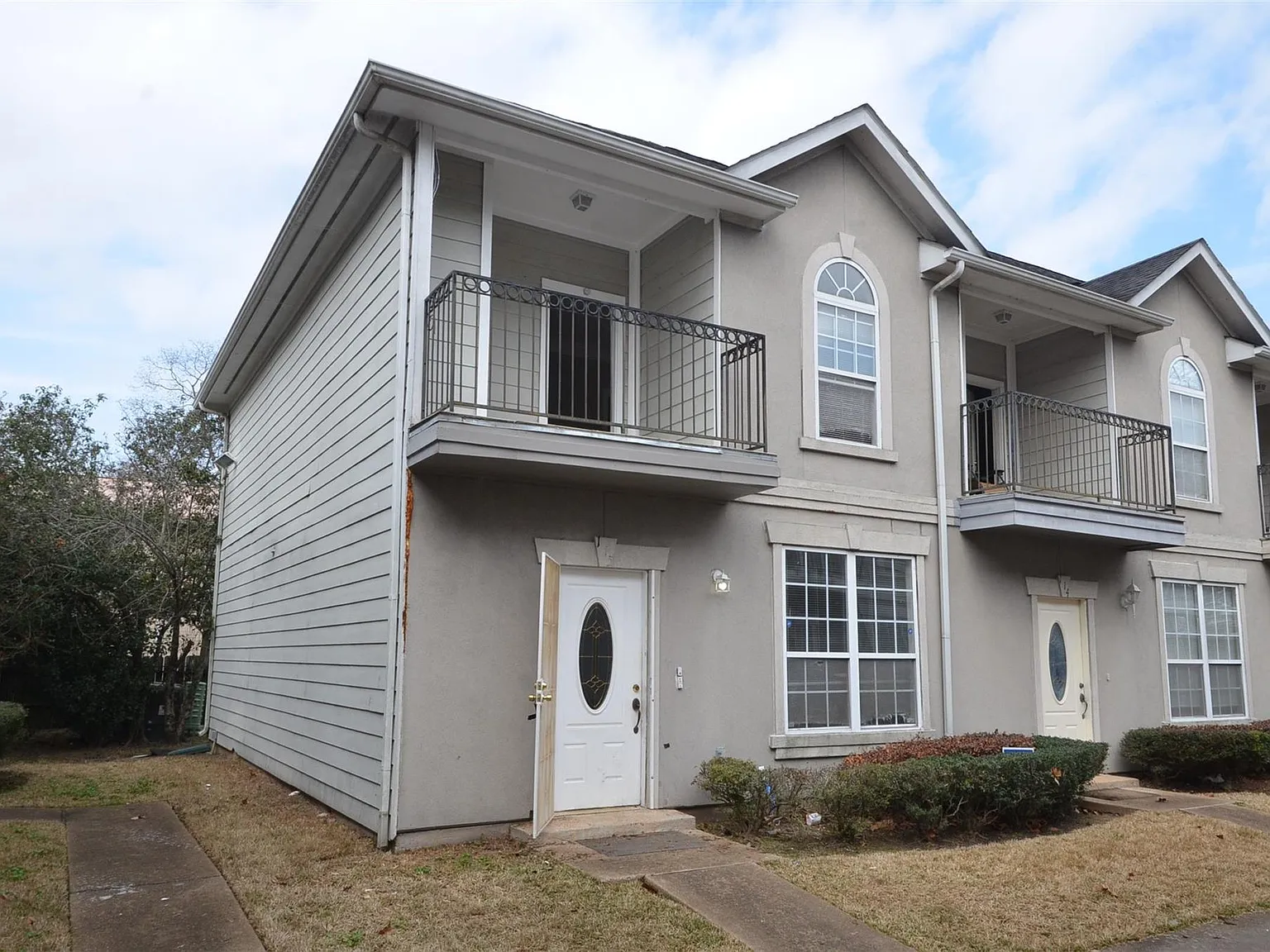 3 bed, 3.0 bath, 1348 sqft, $1,600 — Photo 1