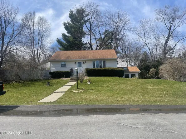 2 Caroline Street, Latham, NY 12110
