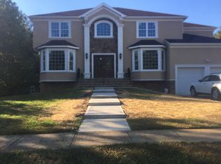 8 Cape Ct, East Brunswick, NJ 08816