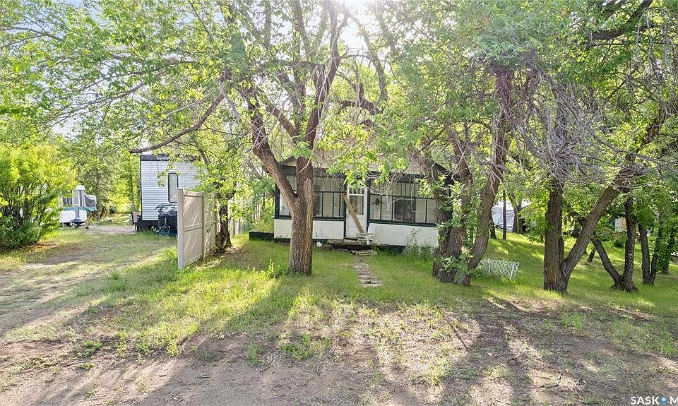 1st image of 11 & 12 Rose CRESCENT