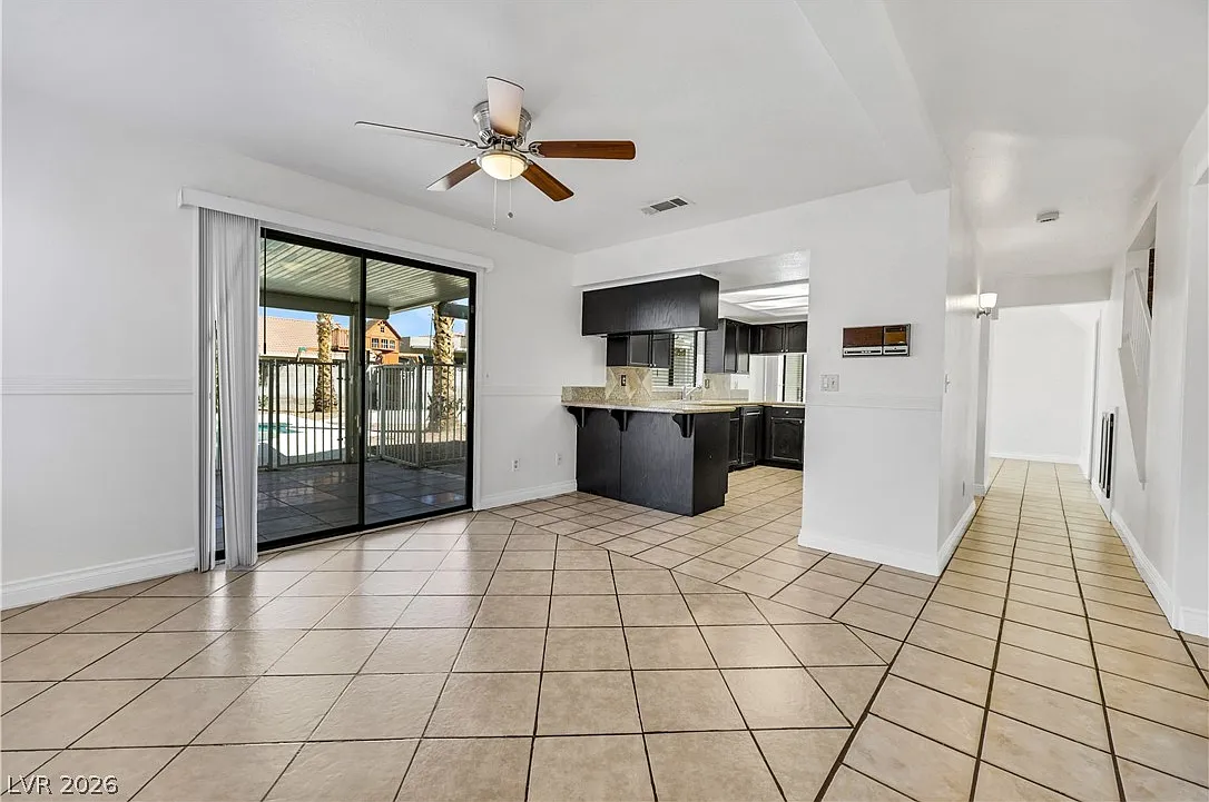 4 bed, 2.5 bath, 3853 sqft, $2,100 — Photo 3