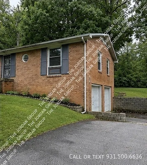 Spacious 3 Bdrm with Full Basement — Photo 3