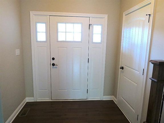 4th image of 834 E Shakespeare Dr