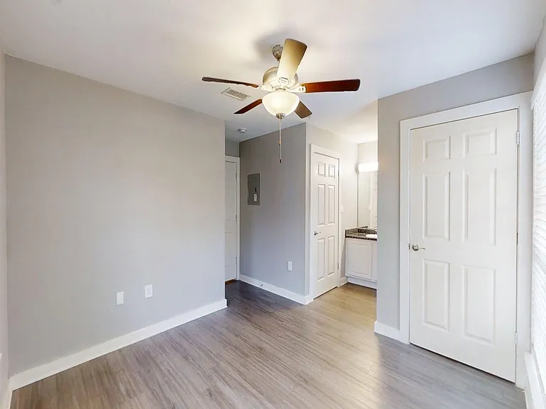 Hill Country Apartments — Photo 56