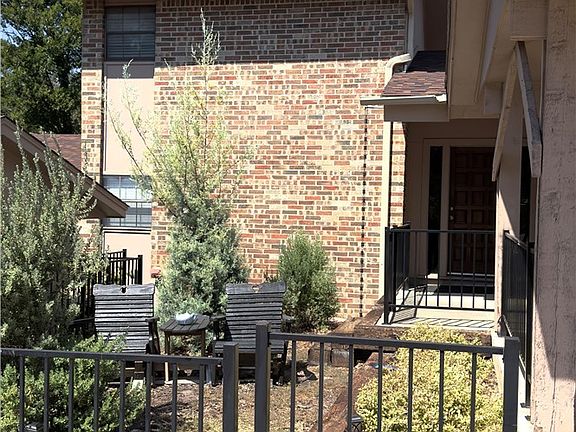 4th image of 4000 Hickory Rd #6-9-10