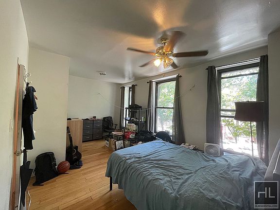 3rd image of 345 Tompkins Ave Unit 1