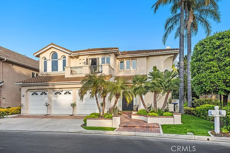 6 bed, 4.5 bath, 4108 sqft, $9,500 — Photo 2