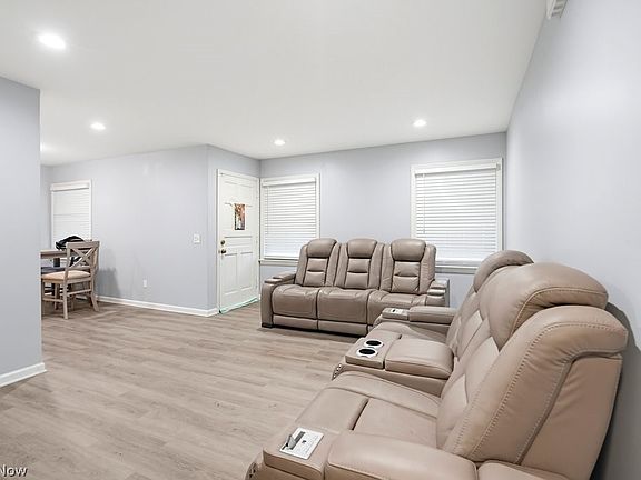 3rd image of 2076 Green Rd