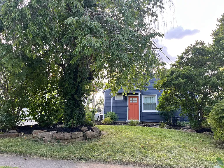 E Circle Dr — Photo 17