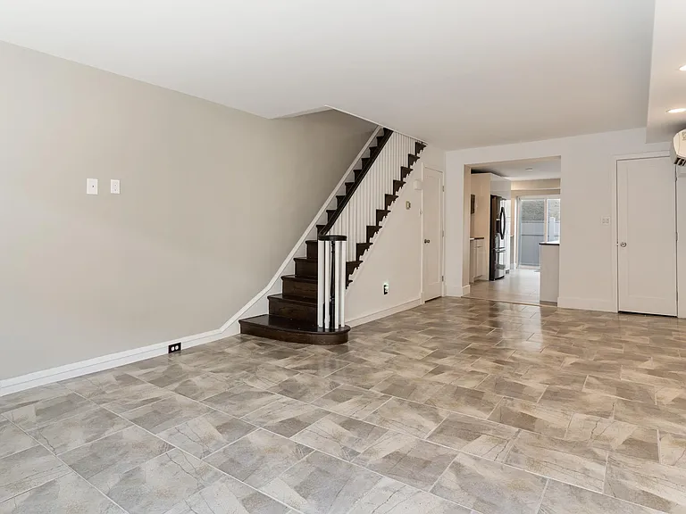 2552 S Sartain St — Photo 15