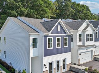 160 River Ridge Dr, Coraopolis, PA 15108