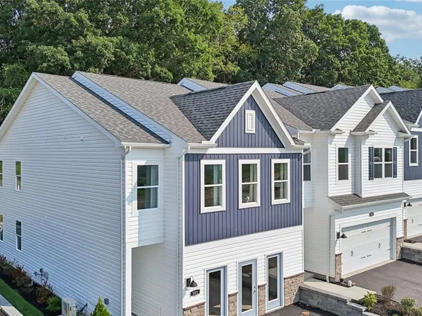 160 River Ridge Dr, Coraopolis, PA 15108