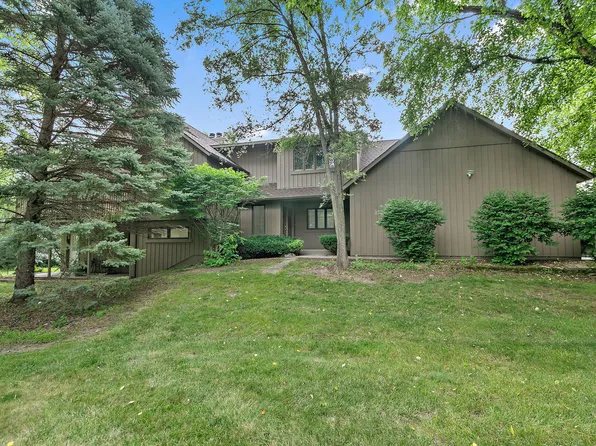 5805 Wild Plum Rd, Crystal Lake, IL 60014
