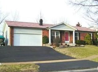 4727 Ringer Rd, Saint Louis, MO 63129