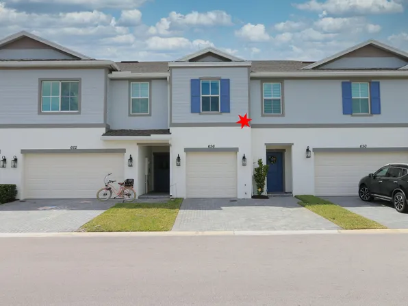 656 NE Waters Edge Lane, Port St Lucie, FL 34983