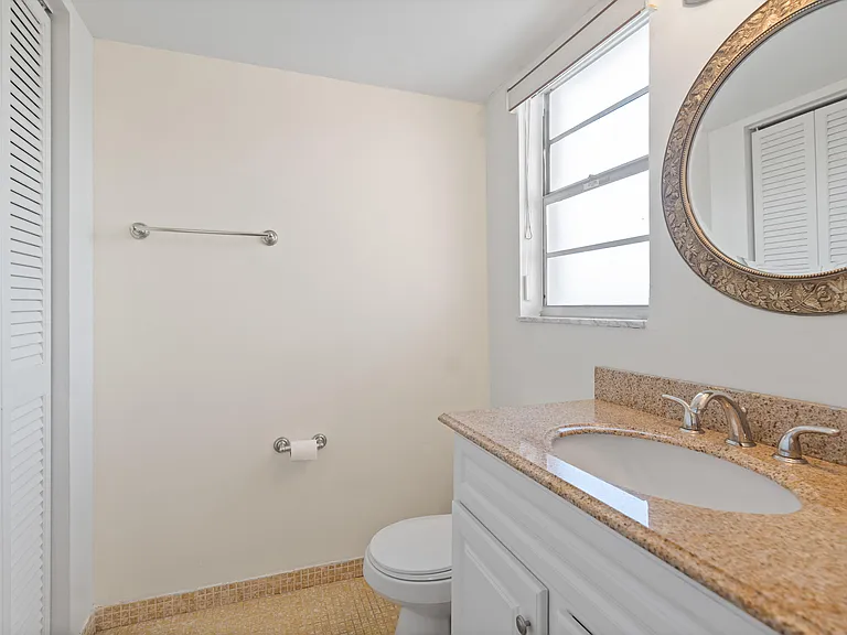 2515 NE 2nd Ct #418 — Photo 12