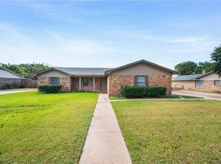 217 Travis Ln, Hewitt, TX 76643