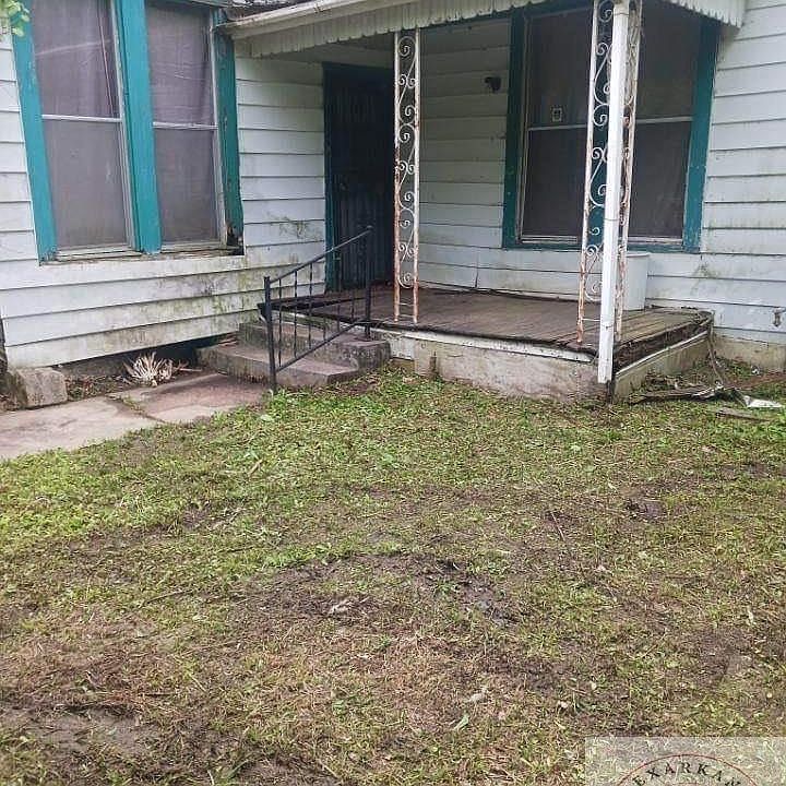 2nd image of 1017 Oak St