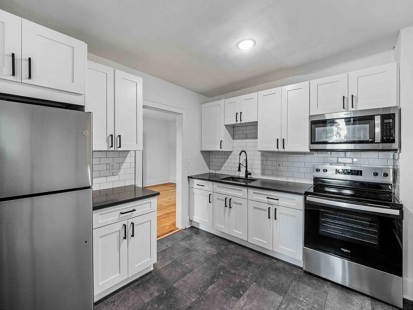 Available For Late August! Don't Miss Out On This Updated 1-Bedroom In Crafton! — Photo 2