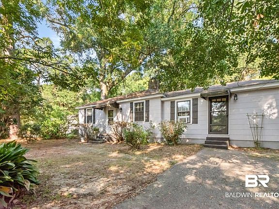 5th image of 300 Pineview Ln