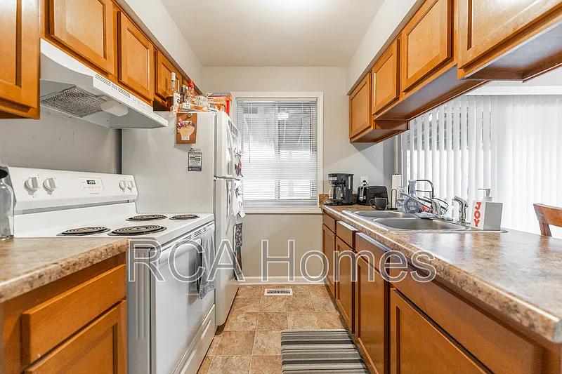 3 bed, 1.5 bath, $1,350 — Photo 1