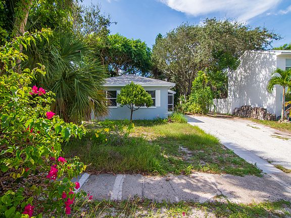 2nd image of 856 Dahlia Ln #B