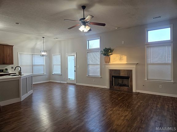 2nd image of 700 Lismore Pl