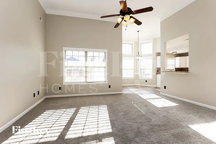 3 bed, 2.5 bath, 1970 sqft, $1,945 — Photo 2