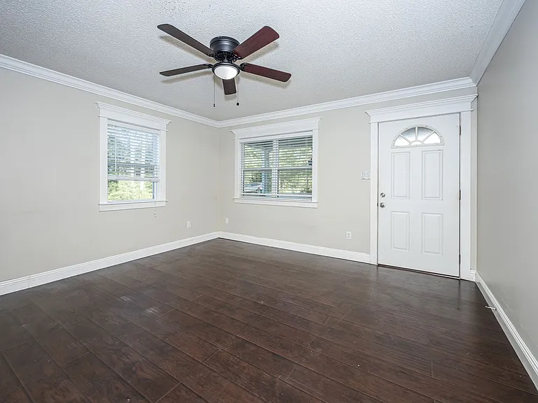 20608 Scarborough Rd — Photo 7