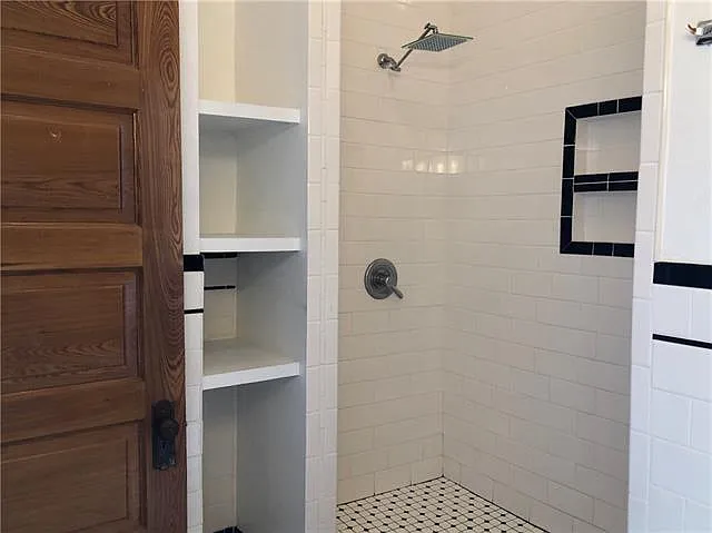 2417 General Pershing St #1 — Photo 9