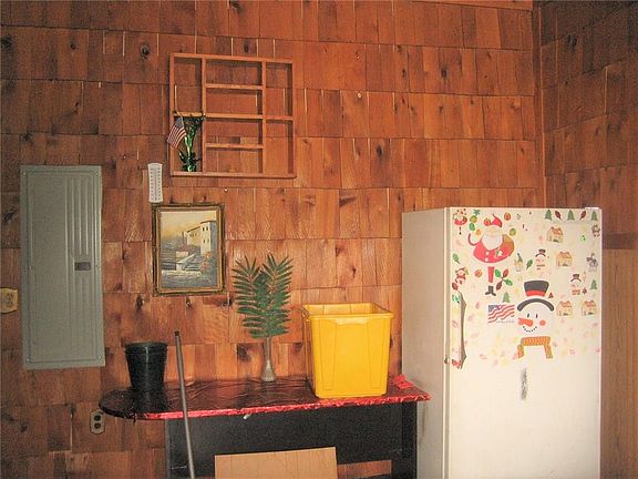 4th image of 299 Camp St