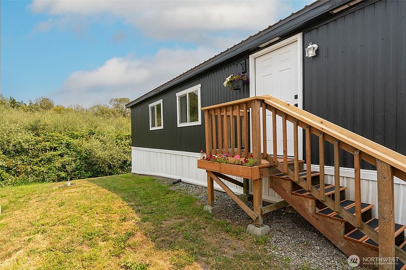 3rd image of 1320 N Oak Harbor Street #190