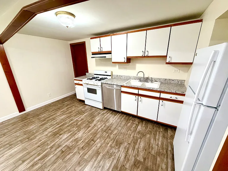 175 E Van Buren St #3 — Photo 6