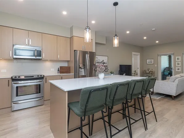 290 Wilfert Rd #303, View Royal, BC V9C 1A3