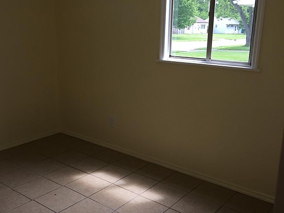 3rd image of 36 Rowland Dr