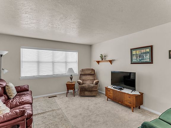 5th image of 1146 N Regent Ct #14