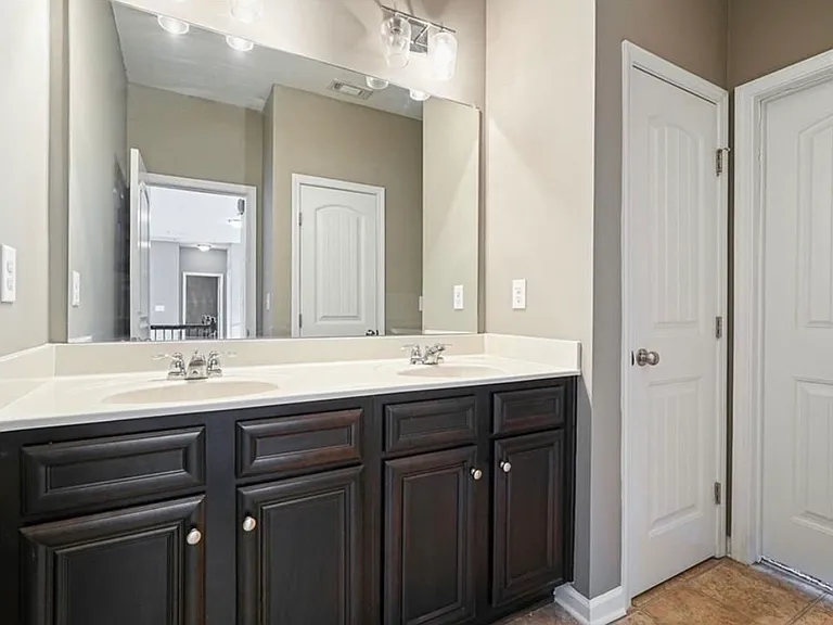 7910 Bristol Valley Dr — Photo 36