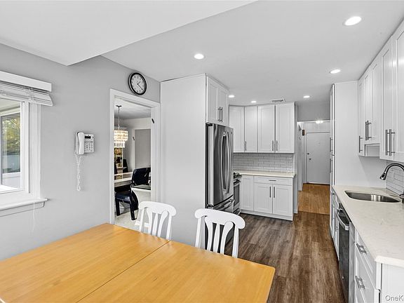 4th image of 25 Hollywood Drive