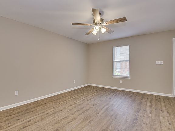 5th image of 140 Chalet North Ct #140